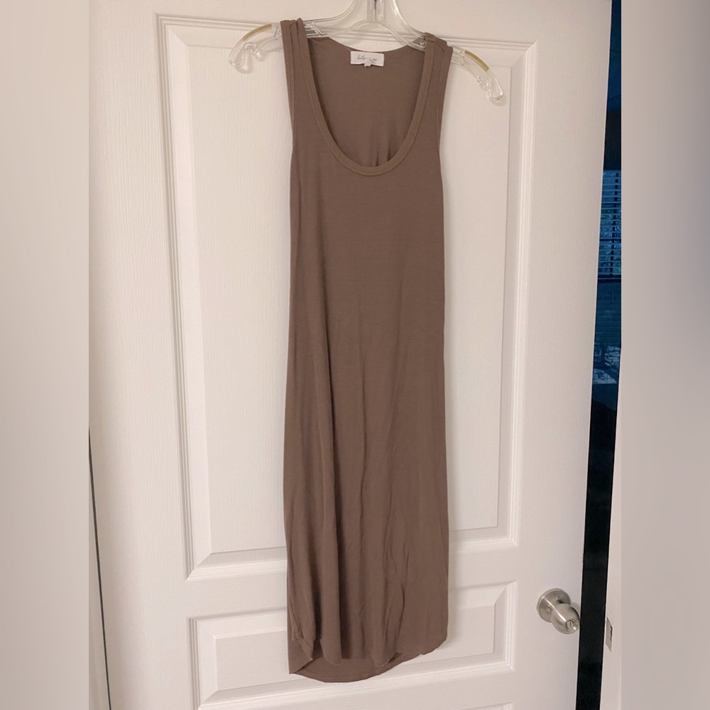 Summer dress with back keyhole 🦤